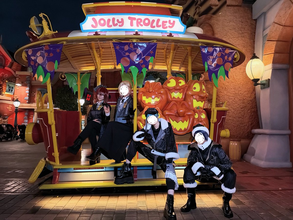 luceak78713's tweet photo. ナイトメア楽しかった！
ほぼほぼ実寸大だったから身長差えぐかった笑

 #Dハロツイステ 
#Dハロツイステ仮装 
#Dハロツイステ仮装2026
 #Dハロ仮装2026 https://t.co/5CFE0BvzLT