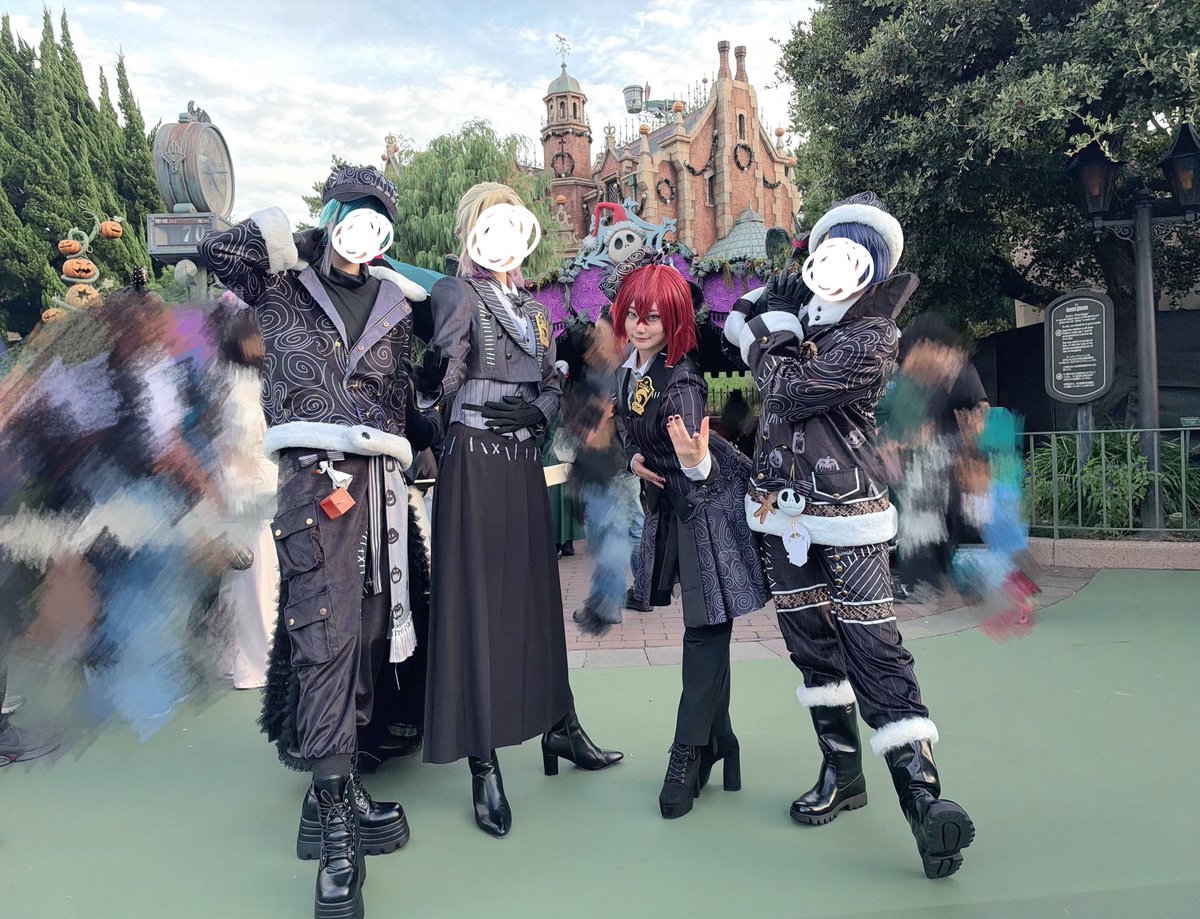 luceak78713's tweet photo. ナイトメア楽しかった！
ほぼほぼ実寸大だったから身長差えぐかった笑

 #Dハロツイステ 
#Dハロツイステ仮装 
#Dハロツイステ仮装2026
 #Dハロ仮装2026 https://t.co/5CFE0BvzLT