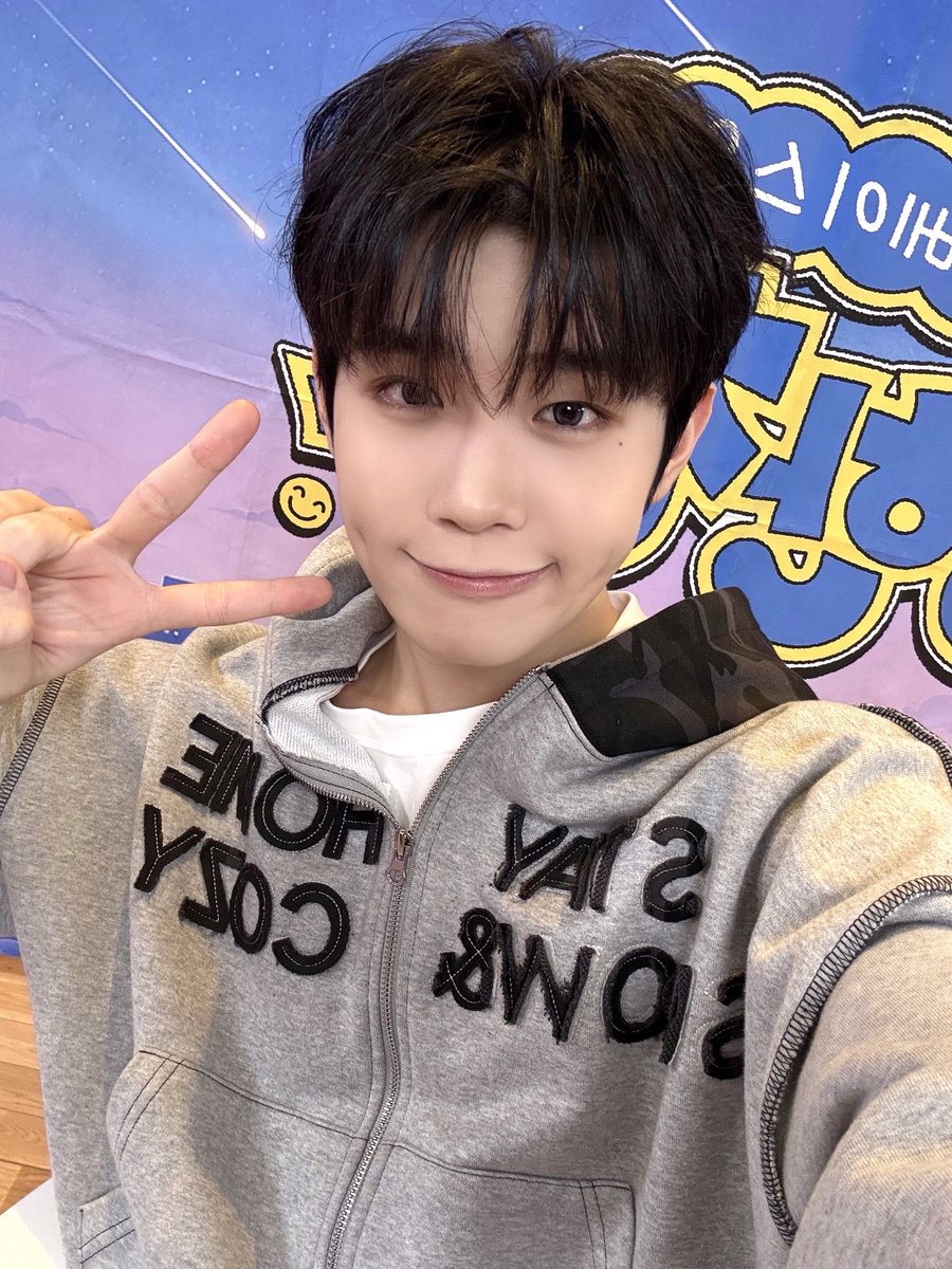ZB1_official's tweet photo. 261019
MBC FM4U <제로베이스원의 친한친구>

#ZEROBASEONE #ZB1 #제로베이스원 
#KIMTAERAE #김태래 https://t.co/DFNuKUy7QB