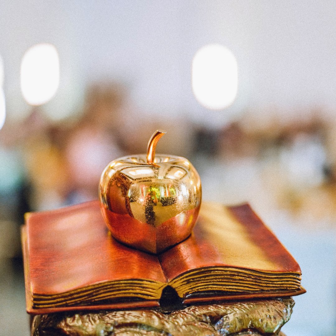 Champs4Learning's tweet photo. 🍏  Congratulations to the 2026–2027 Collier County Teachers of Distinction! Today, we celebrate these outstanding teachers at our Teachers of Distinction Kickoff Event, marking the start of the Golden Apple Program.

Read the full announcement: https://t.co/dg7eerRQpZ https://t.co/SEwM23A8QZ