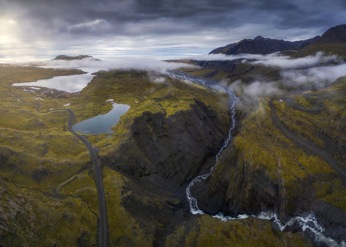 Imanolzuaznabar's tweet photo. Estos dos lugares de Islandia están separados por 3km en línea recta. Muestran la belleza y enorme variedad de este increíble país. https://t.co/lu3lJijHwU