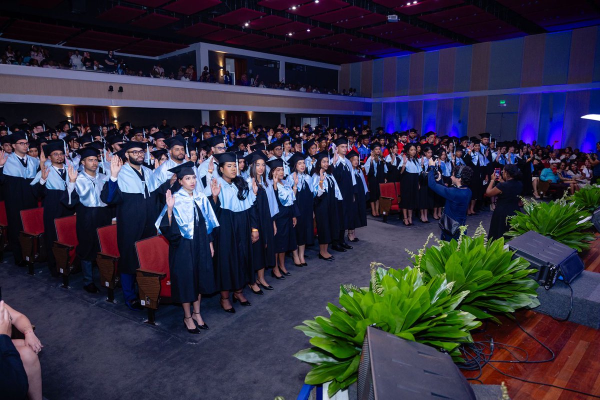 UNAPEC's tweet photo. 🎓 Celebramos nuestra 59.ª Graduación Ordinaria con 858 nuevos profesionales, quienes culminaron los niveles Técnico Superior, Grado y Posgrado. Alcanzamos el acumulado de 51,101 egresados, reafirmando nuestra contribución a la formación de profesionales para el país. 🇩🇴 https://t.co/upyiZUHDmU