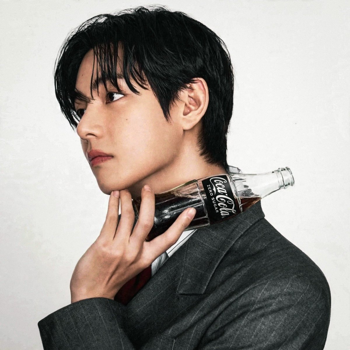 Audilovestete's tweet photo. Taehyung × Coca-Cola Zero https://t.co/SGqfv3wxRO