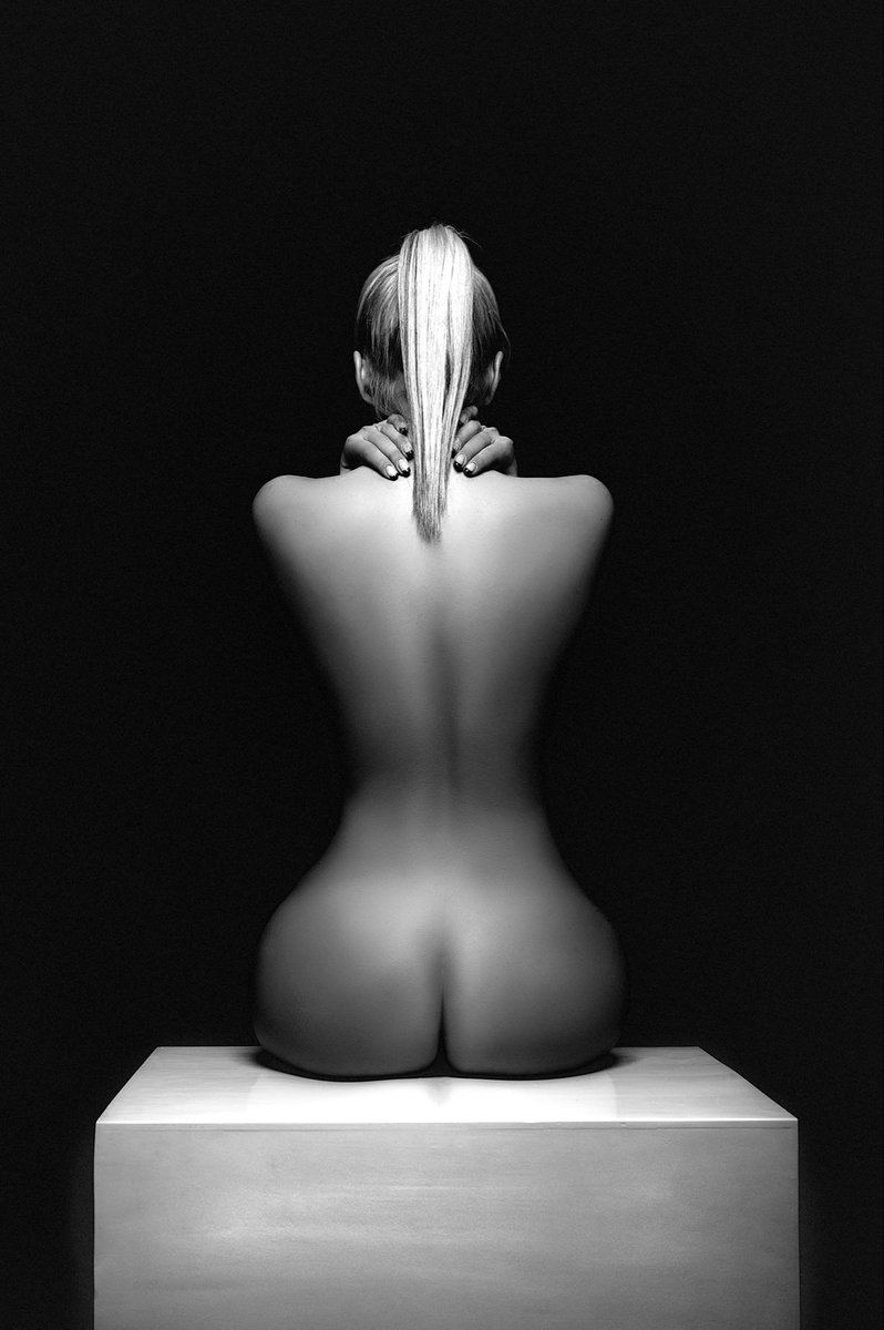 AdamilaNFT's tweet photo. Backs are underrated 🤍

Photography by @bolgov_ruslan https://t.co/cvOkS2ae6K