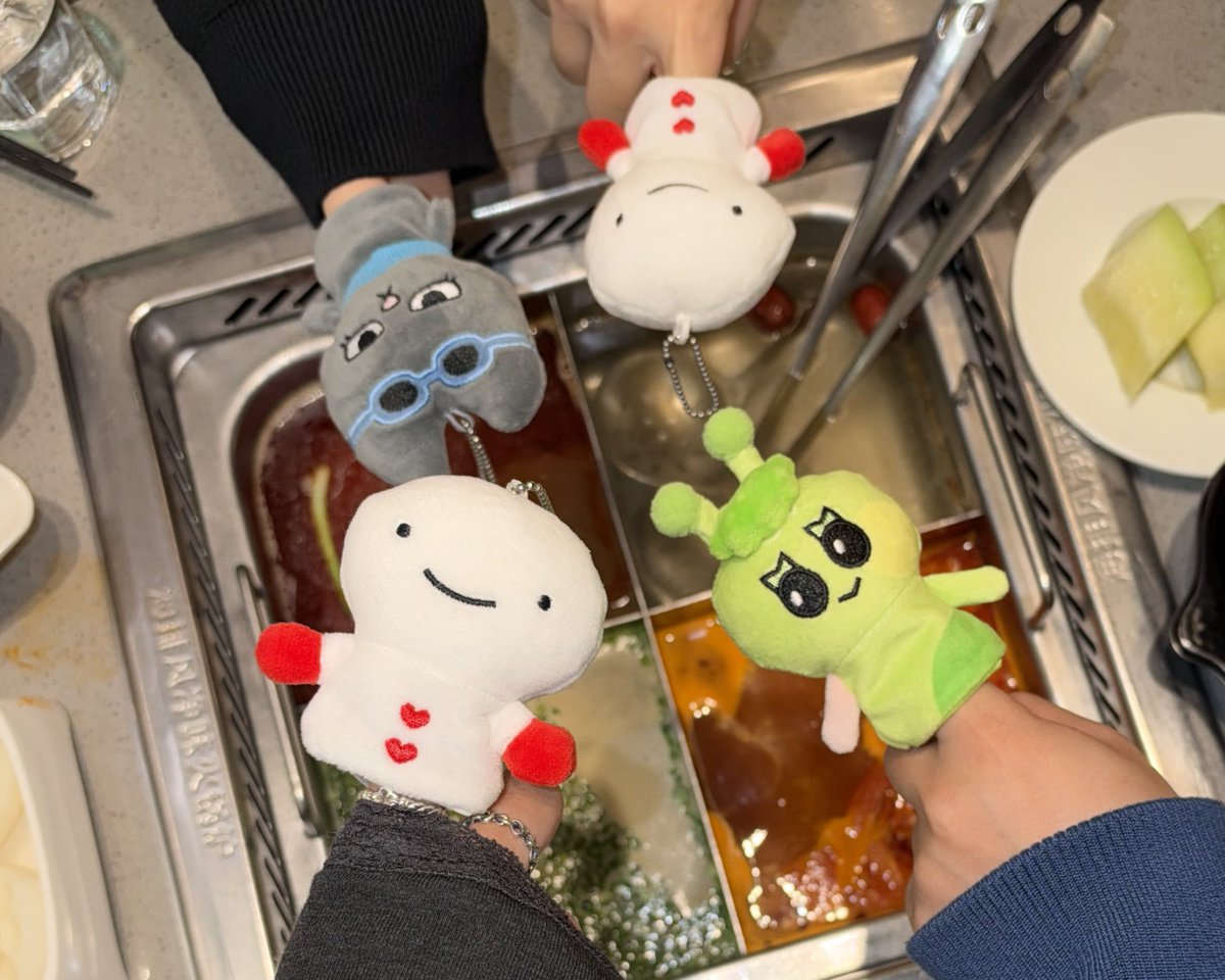 xosm0ry's tweet photo. 야르라는게 숨긴다고 숨겨지는것도 아니고🫶🏻🫶🏻 https://t.co/YVVGhyBQUv