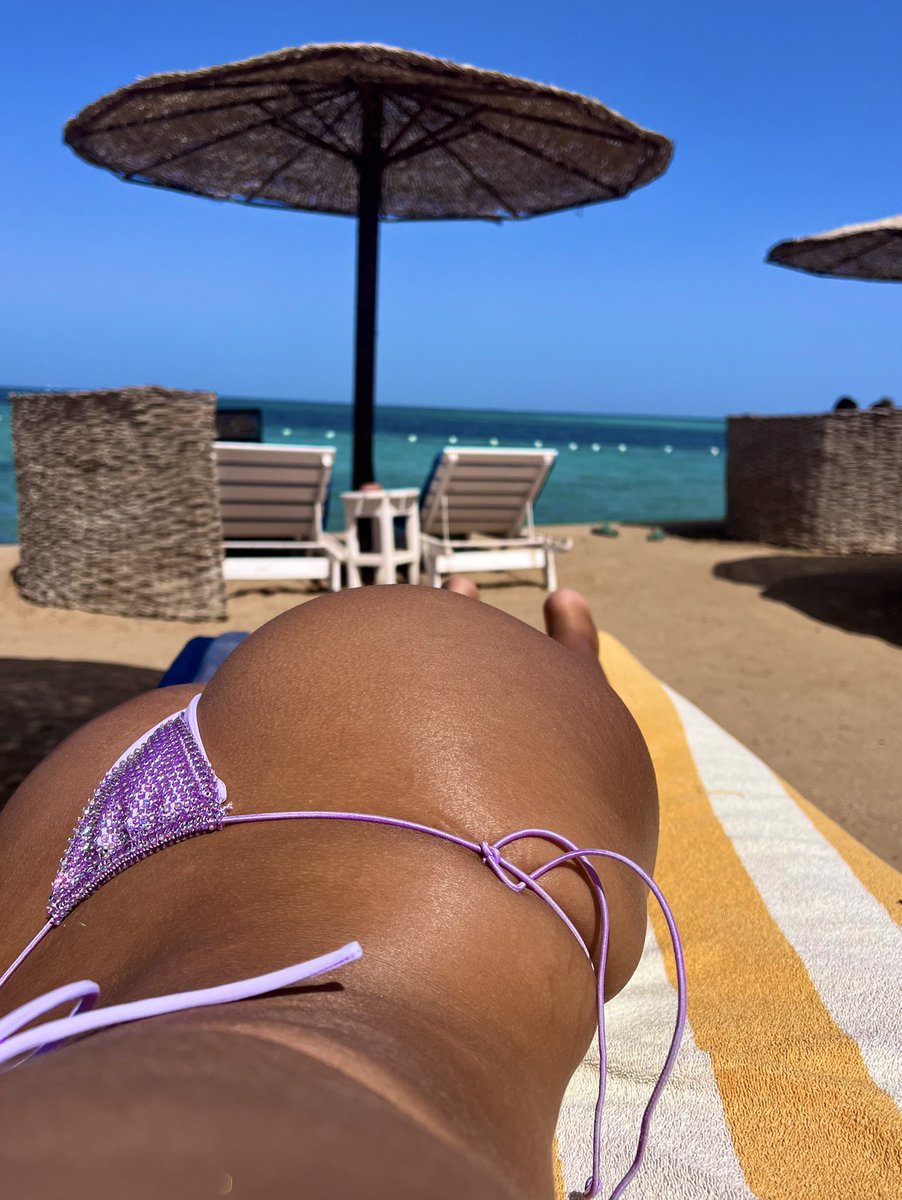 thegaaal's tweet photo. #sunbathing https://t.co/XjFLDCgfr2