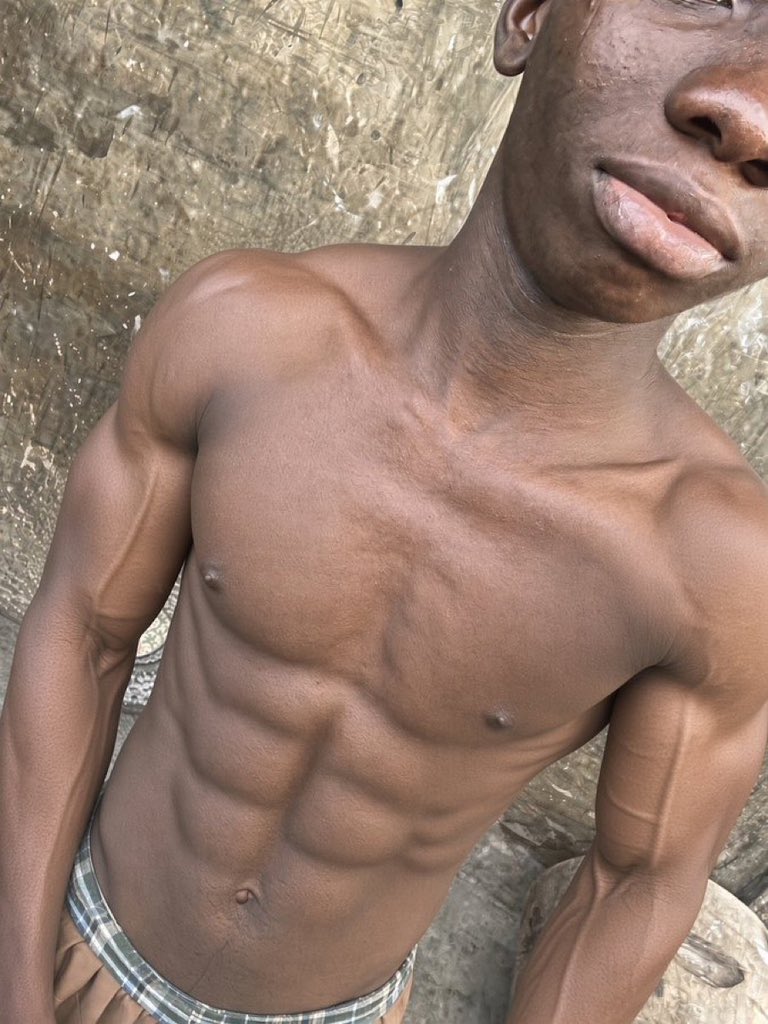 thatwereyy's tweet photo. Na dis kain people get empty account pass 😒 https://t.co/CygJ60HIdl