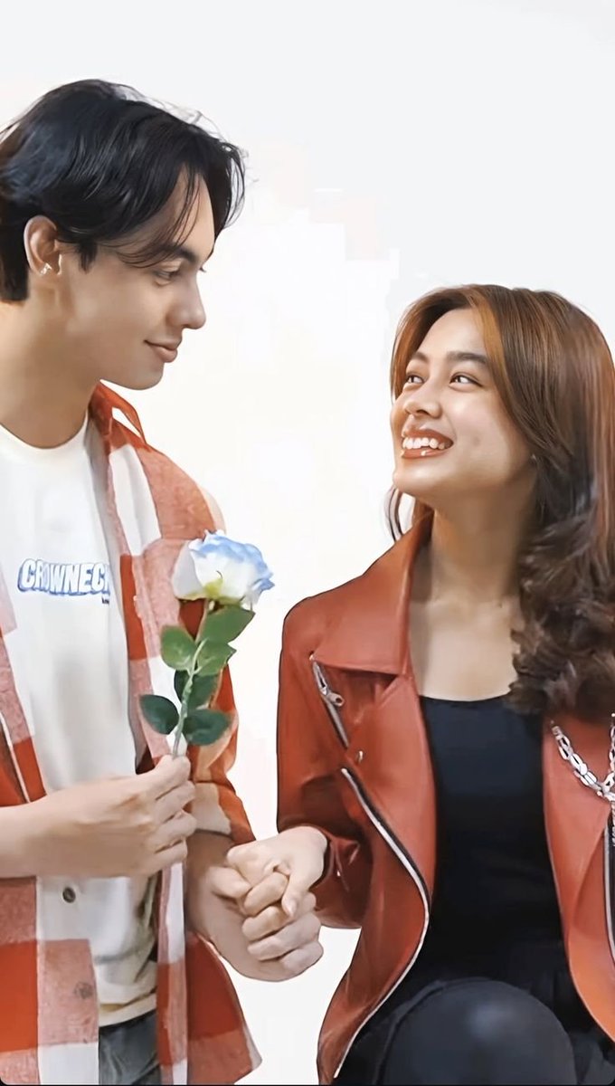 katapena_11's tweet photo. Satu hal lain yang ku syukuri:

Foto FatQeel di nominasi couple bukan pakai AI. Tapi foto real yg di-take sebelum projek FatQeel yg ini tayang 🫶🏻

Semangat dukung FatQeel semuanya 🔥✨ https://t.co/wNIpnOaq0g