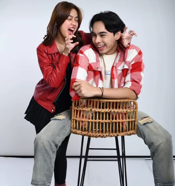 katapena_11's tweet photo. Satu hal lain yang ku syukuri:

Foto FatQeel di nominasi couple bukan pakai AI. Tapi foto real yg di-take sebelum projek FatQeel yg ini tayang 🫶🏻

Semangat dukung FatQeel semuanya 🔥✨ https://t.co/wNIpnOaq0g