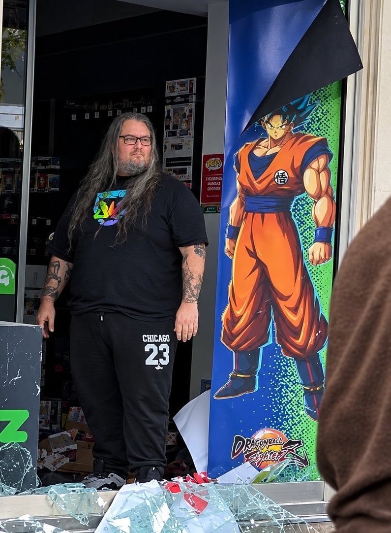 DBZcom's tweet photo. L'aura de malade ! Je vois deux Saiyans sur cette image. https://t.co/vEcngi397L