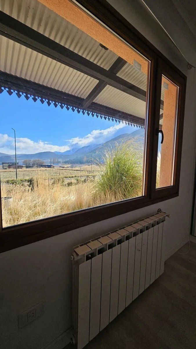 movetoarg's tweet photo. Esquel, US$510,000. A 304 m² house on 3,130 m² at the edge of town, with the Andes behind it.

Four bedrooms
A quincho with a fire pit and a bar
Mains gas

The seller offers to finance up to 72 months, per the listing. It says four years old, the spec sheet says ten. https://t.co/2edyi9Y3g2