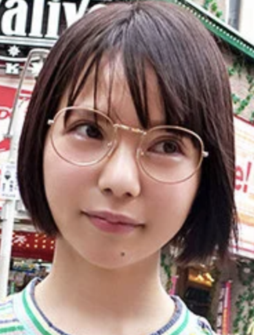SamirKazi8's tweet photo. 推しグッズを見つけて目を輝かせる彼女、この無邪気な笑顔が好きな人いる？

【https://t.co/NuXwedEiUo】 https://t.co/oHWyHkw51s