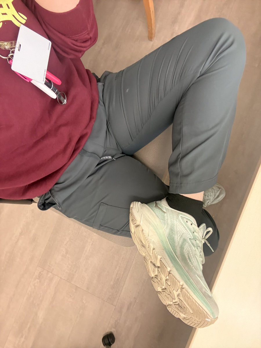 J4YSFEET's tweet photo. goodmorning findom✨✨ #scrublife https://t.co/FNa46aq4WO
