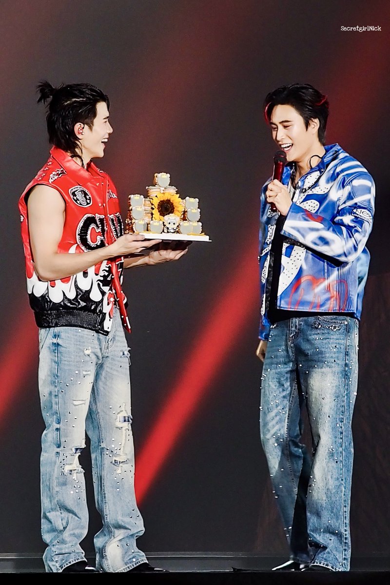 secretgirlnick's tweet photo. ถือเค้กอวยพรกันทุกปี หัวเราะไปด้วยกันทุกวันแบบนี้ไปนานๆเลยน้า เจมีไนน์เพื่อนรักของโฟ้ดโฟ้ด 🫂

@gemini_ti #เจมีไนน์ #Gemini_NT
@tawattannn #โฟร์ทณัฐวรรธน์ #Fourthnattawat 
#เจมีไนน์โฟร์ท #GeminiFourth
#FourthConcertD3 https://t.co/JiNG4R8Frl