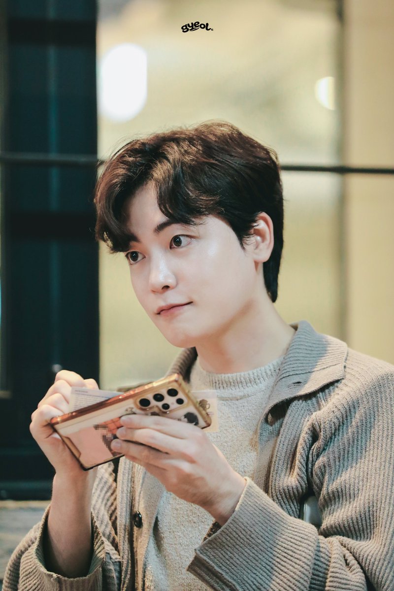 memory_wavepic's tweet photo. 20261003 콰이어 오브 맨 퇴근길 #홍석기 https://t.co/H4y3eEk8xK