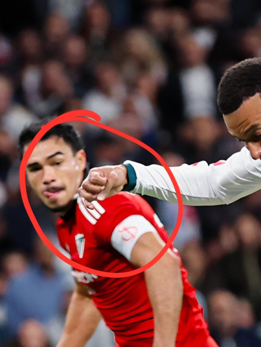 MrMuni's tweet photo. Hay falta en el pin-pan-gol de Mbappe. He hecho zoom de la foto de redes para que se vea. 

Copio a @iusport para que lo publique. https://t.co/NDsOuT6oy0