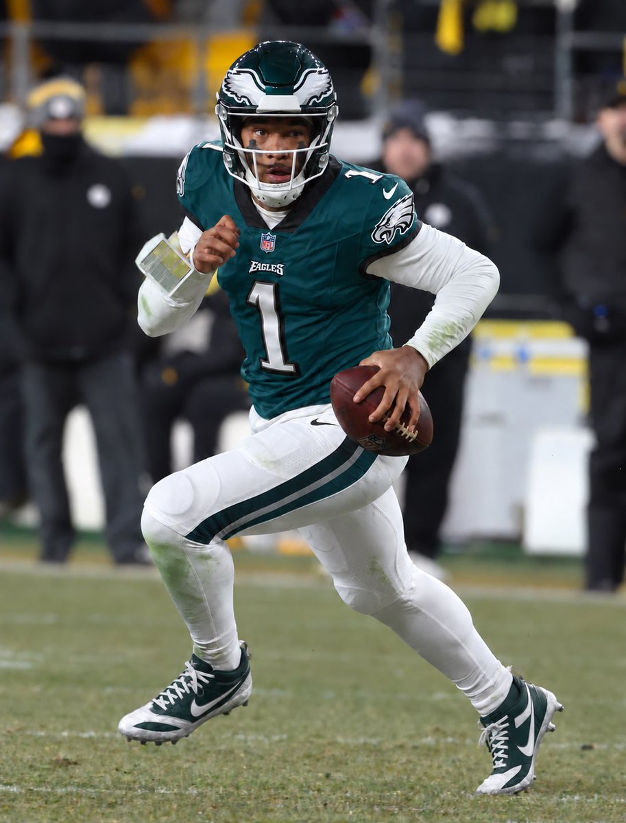 falconshateme's tweet photo. yo @eagles https://t.co/52mjRpqr5u
