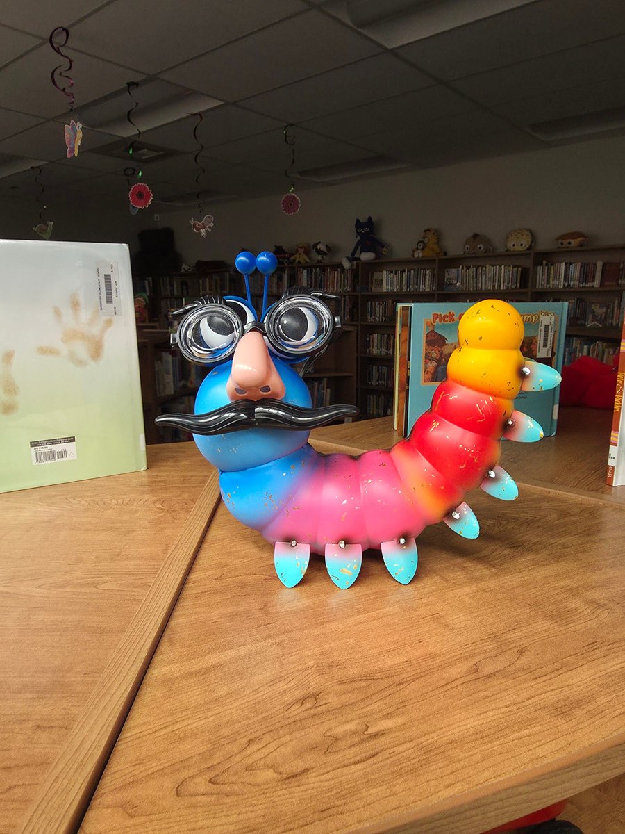WyoLibraries's tweet photo. At the Sagebrush Elementary School Library in Sheridan, even the room mascots get into the spirit of spooky season! #WSD26 https://t.co/etJlrR0dZJ