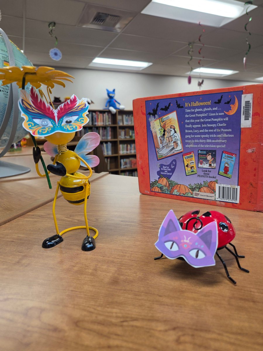 WyoLibraries's tweet photo. At the Sagebrush Elementary School Library in Sheridan, even the room mascots get into the spirit of spooky season! #WSD26 https://t.co/etJlrR0dZJ