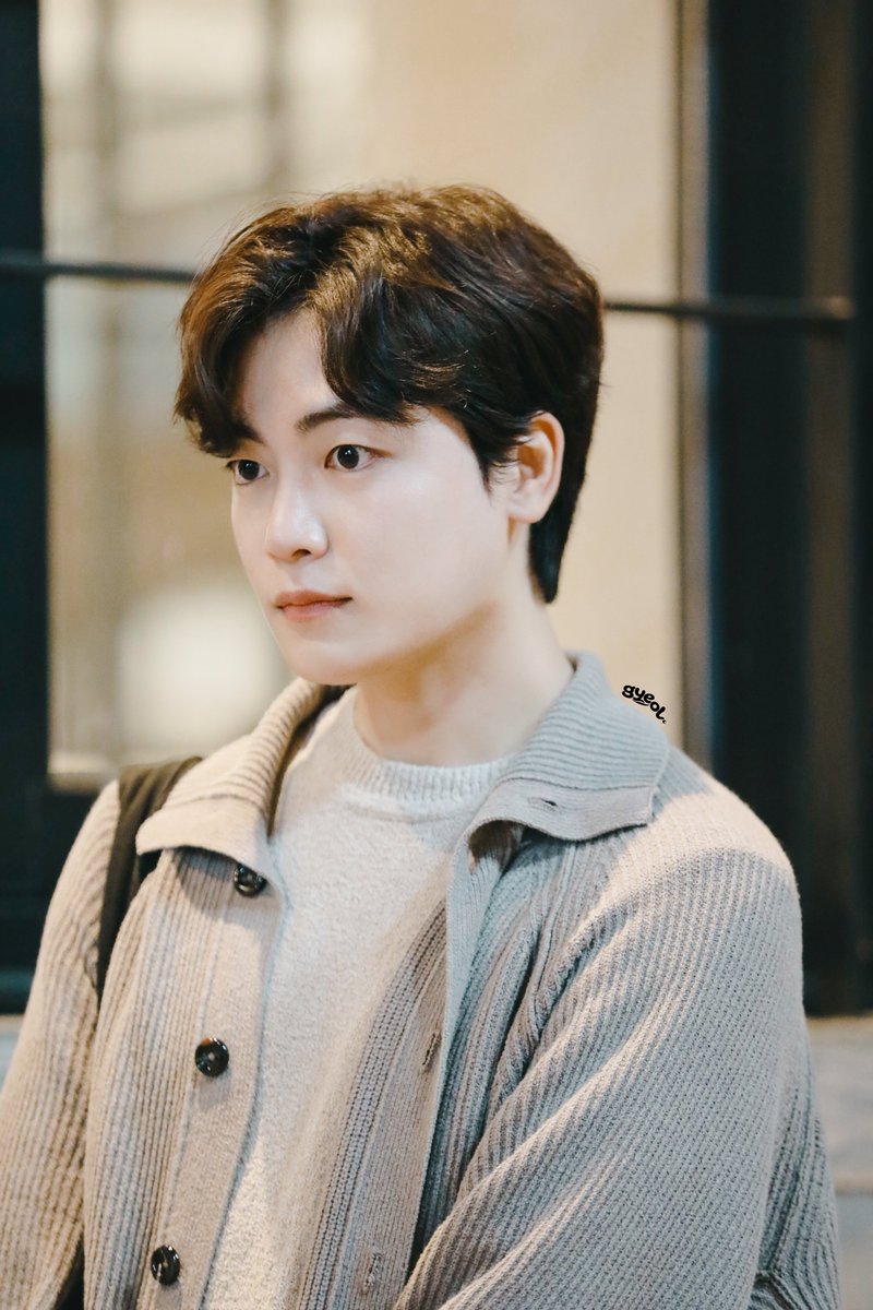 memory_wavepic's tweet photo. 20261003 콰이어 오브 맨 퇴근길 #홍석기 https://t.co/H4y3eEk8xK