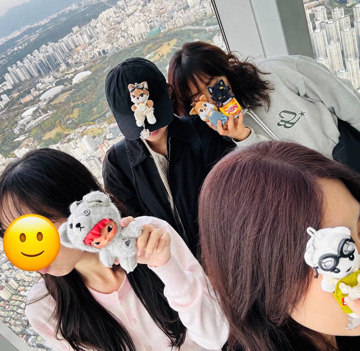 wony_ya's tweet photo. NEXZ 아시아투어 덕분에 한국에서 생일 축하해 줄 수 있어서 너무 기뻤어🥳 
사는 나라가 서로 달라서 NEXZ 공연 때만 만날 수 있지만🥲 앞으로도 지금처럼 NEX2Y하며 우리 네명 계속 함께…😊
좋은 사람들 만나게 해준 NEXZ 정말 고마워💓 https://t.co/wEvoIyi72M