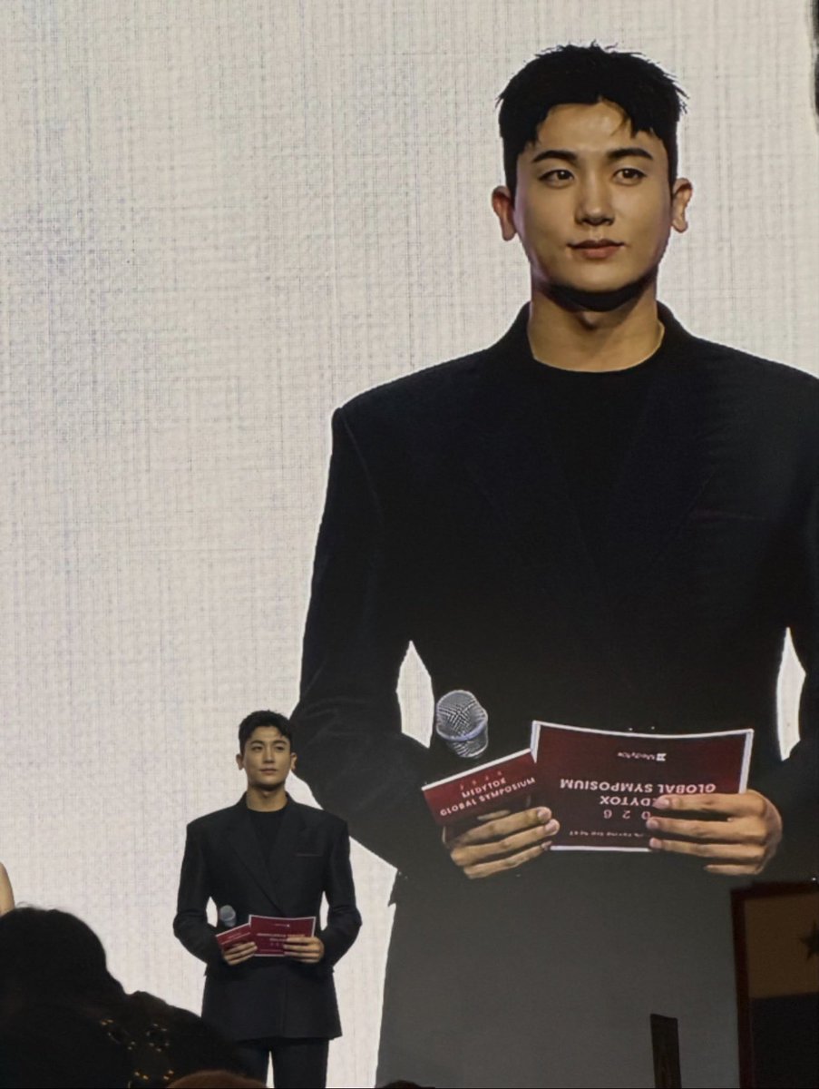 SIKcretW's tweet photo. Hyungsik at the Medytox 2026 Global Symposium in Seoul last night ♥️

#parkhyungsik #박형식 #パクヒョンシク #朴炯植 #medytox https://t.co/LMTC54L5tX