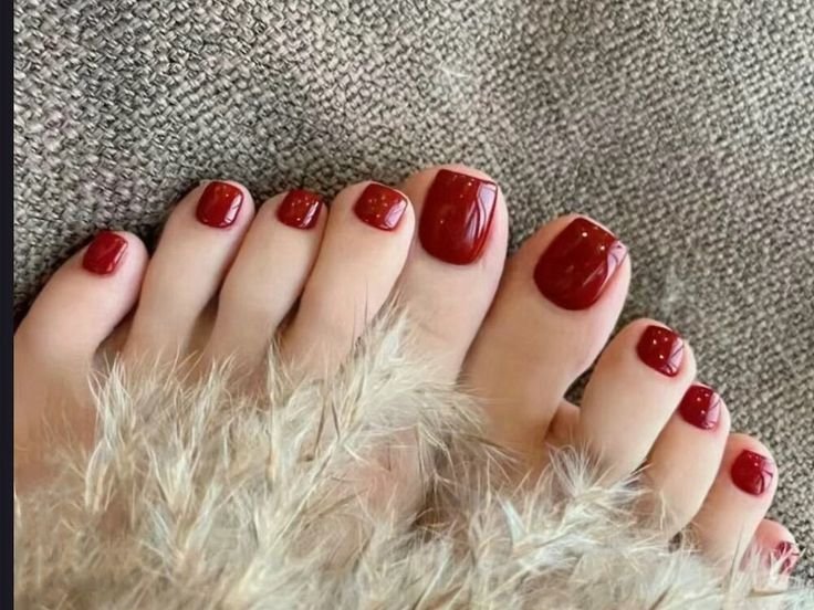 Bllury's tweet photo. Red toenails for woman with
 seductive vibe 💋 https://t.co/ja6Sn0ltWL
