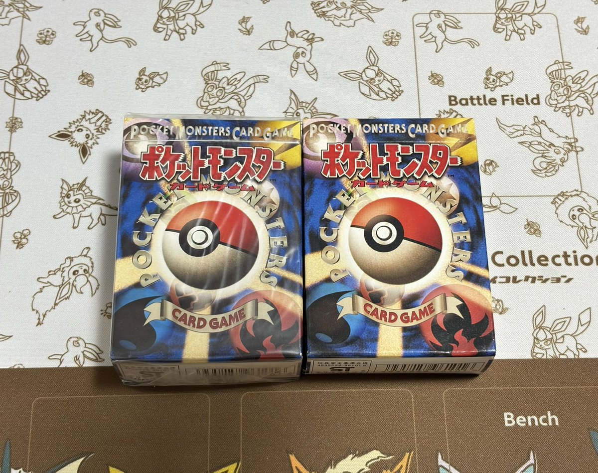j2ls6's tweet photo. ポケモンカード発売30周年おめでとう🎉

30周年という節目の日なので、大事にコレクションしていた初版のスターターパックを開封してみました！✨️
再販版の開封動画はあっても初版のものは見かけないのでとても貴重だと思います！
開封結果の方は、、、😂
 #ポケモンカード30周年 https://t.co/q4SQ07AfL8