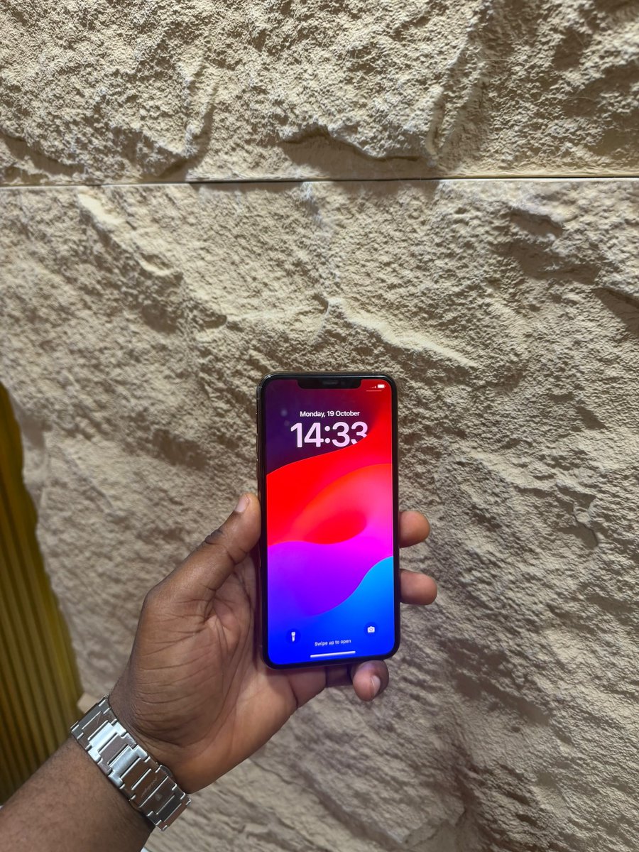OmniGadgetStore's tweet photo. Deal ‼️iPhone 11 Pro Max 64GB no repairs with 71 % battery capacity! Screen and all parts are original! Face ID works great!

Price: N280,000 https://t.co/G3OLyMh8s9