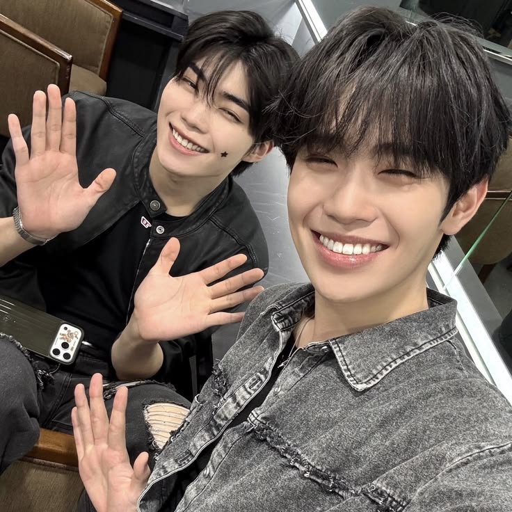 nootwookay's tweet photo. THEIR COMMUNICATION SKILLS 😩😍 https://t.co/PibmiCthBm
