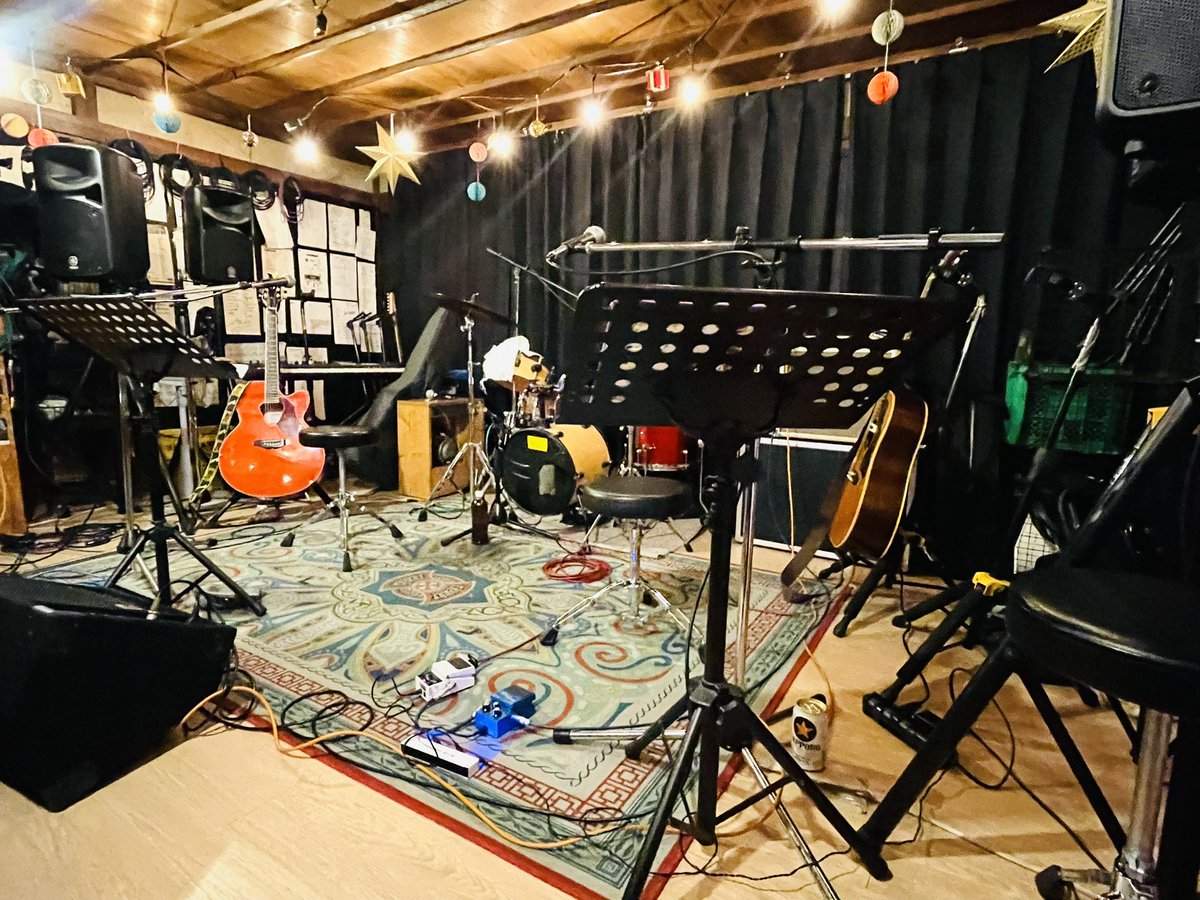mikan_sanko's tweet photo. 《#セクマシ》
私の大大大好きな曲『悲しくて眠りたい』を聴くことができ、感激のあまり「やったー！」とつい声が出てしまった。

そして、初めて生で聴けた『お前いいやつ』。
私、この曲うろ覚えだった！
（あかーん‼︎）

まだしっかり覚えていない曲があったとは…
まだまだ修行が足りないな😱💦 https://t.co/l6lvu07pET