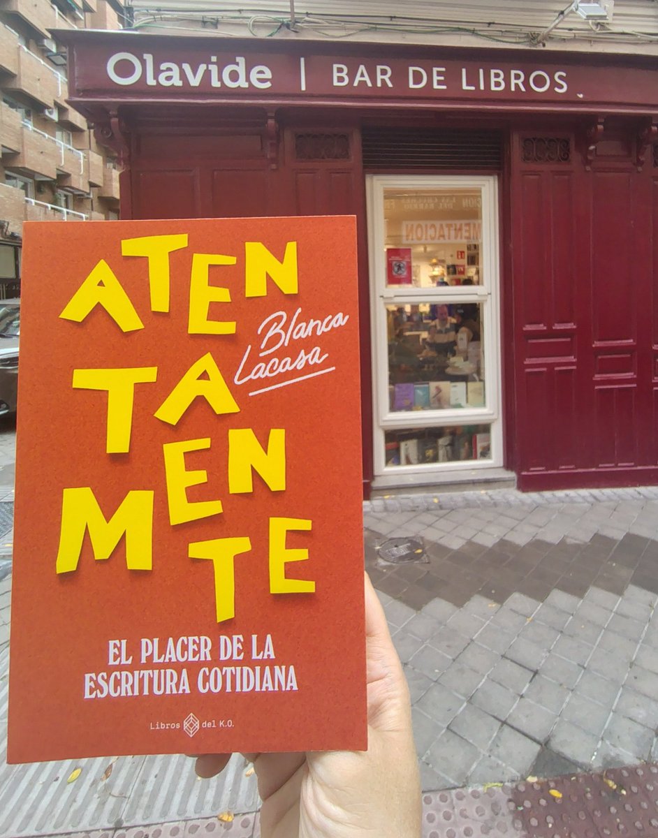 VicColden's tweet photo. Delicioso ensayo de Blanca Lacasa sobre el placer de la «escritura cotidiana», o «ese palabrerío íntimo que fabricamos, intercambiamos y recibimos a diario».

Las notas, los mensajes, las listas, las cartas...

En @librosdelko: https://t.co/6MUSIDgmNr

@Olavidelibros 📚☕ https://t.co/5b9c8V3Mtb