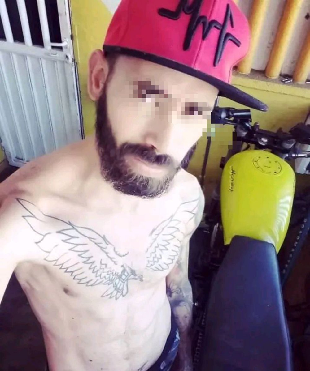 CaligulaGayVzla's tweet photo. #Aporte Daniel 32 años , tatuador de la 45 San Félix . Delen Respost y singanme para más contenido morboso de heteros de la vida real . #Hetero #Tatu #SanFelix #Bolivar #Vzla https://t.co/mXOU1OWKoV