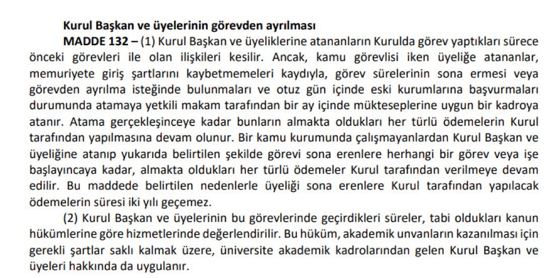 fatiheryilmaz0's tweet photo. Yüzbinlerce insanın devletine güvenerek sermaye piyasalarına yatırdığı birikimlerinin dolandırılması esnasında SPK 2. başkanı olan Mahmut Sütçü görevden affını veya emekliliğini istemiş.

Mevcut kanuna göre de kuruma dönmezse 2 yıl daha o yüksek maaşı almaya devam edebilecek.

Oh ne güzel Türkiye… Tabiki bunlara: Görevini yapma, bundan dolayı yargılanma, emekliliğini iste, 2 yıl daha balllı maaşa devam et…

Suyundan da koy…