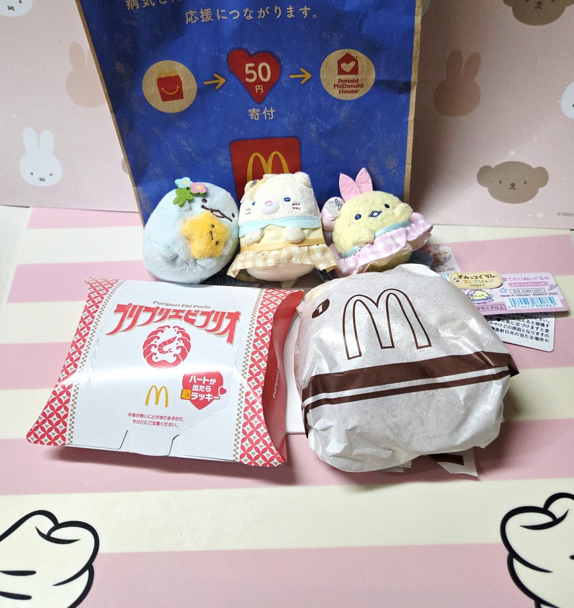 nemu_pyonpyon's tweet photo. お休みだった19日(月)は、
くもりのち雨のちくもりみたいな天気で、外に出ようかと思ったら雨が降りだして、ちょっとお昼寝して、起きたら雨がやんでて、マクドナルドさんで持ち帰りで買って、食品売場で買い物してきました

チーズ月見✨
プリプリエビプリオ♥
おいしかった♡ https://t.co/mrDyGLFsbL