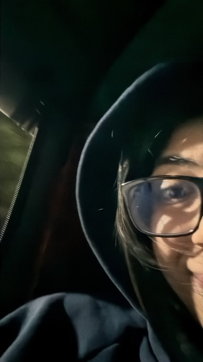 SimrenMehraa's tweet photo. finally hoodie seasonnn https://t.co/2euvEit7S3