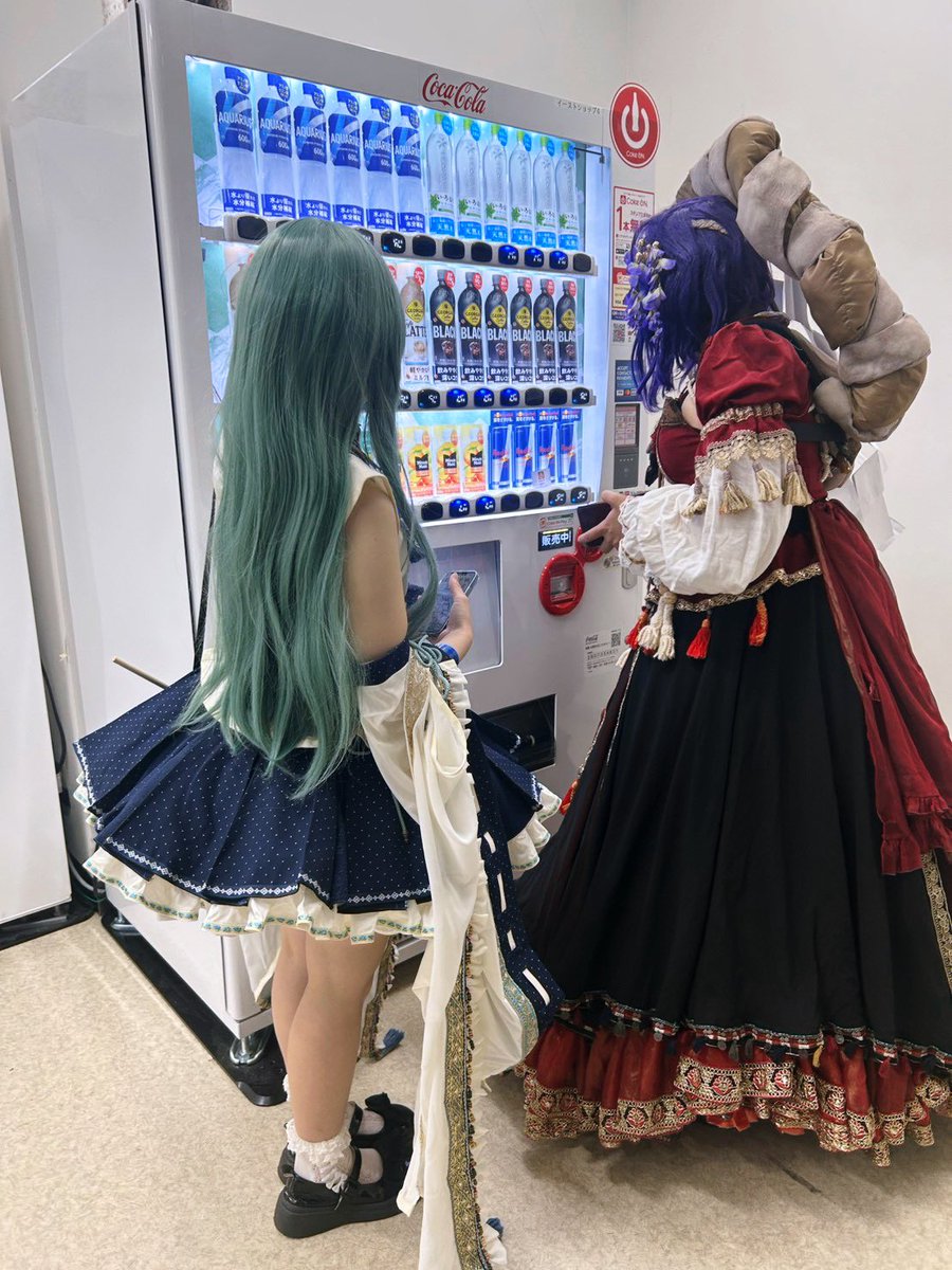 tiita132155's tweet photo. 神奈子ママにジュース買ってもらってる早苗ﾁｬﾝ
この日、財布に700円しか入ってなかった...w https://t.co/pBsC2avF5p