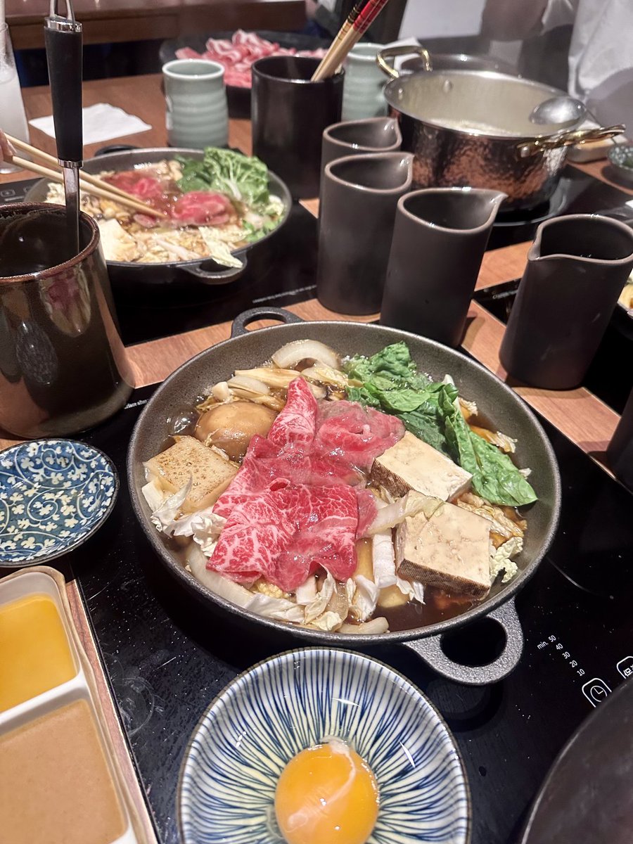 Hayunzn's tweet photo. 오늘 친구랑 신광미츠코시에서 스키야키 먹었어. https://t.co/pg82rJlTdj