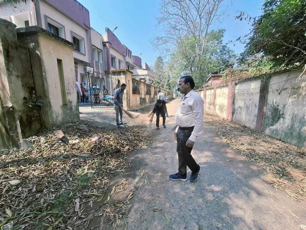 FCIBalasore's tweet photo. Under **Special Campaign 6.0**, a cleanliness drive was undertaken at the backside entry gate of FCI Divisional Office, Balasore, to ensure a clean, hygienic environment.

#SpecialCampaign6 #Swachhata #CleanAndGreen #FCI #FCIOdisha

@FciOdisha @EastFci https://t.co/8RCXXN4FmM