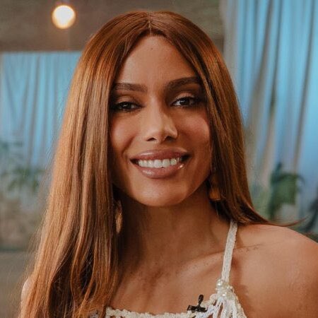 choquei's tweet photo. 🚨AGORA: Anitta processa Luiz Bacci após apresentador fazer comentários de teor sexual e ataques pessoais contra a cantora, segundo O Globo. https://t.co/xDF6X7Sauw
