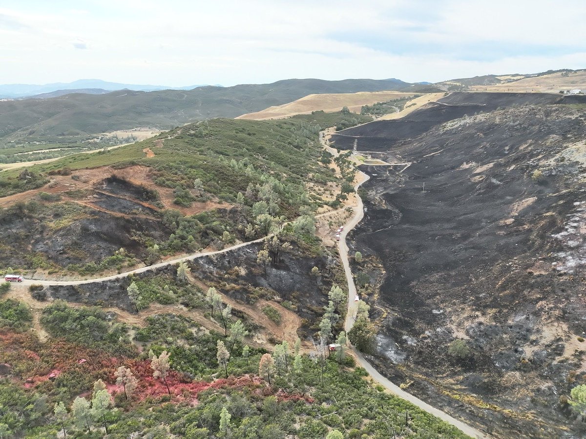 CAL_FIRE's tweet photo. 🔥 What does “forward progress stopped” mean?

When firefighters say a fire’s forward progress has been stopped, it means crews have stopped the fire from continuing to spread.

It does not mean the fire is out or contained. Firefighters still have work to do.
Crews continue building and strengthening control lines, putting out hotspots, and checking the fire’s perimeter to reduce the chance of it spreading again.

Even after a fire stops advancing, firefighters may remain on scene for hours or days to make sure the fire is under control.
