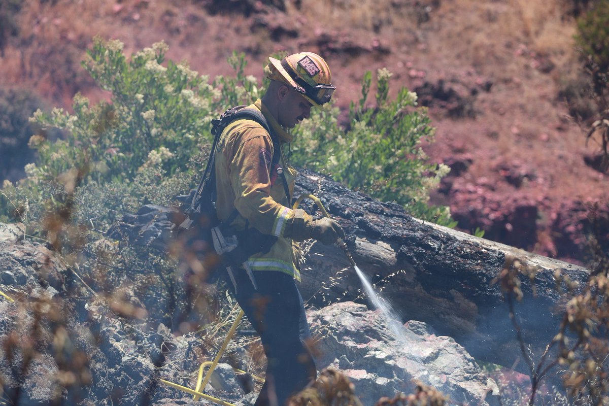 CAL_FIRE's tweet photo. 🔥 What does “forward progress stopped” mean?

When firefighters say a fire’s forward progress has been stopped, it means crews have stopped the fire from continuing to spread.

It does not mean the fire is out or contained. Firefighters still have work to do.
Crews continue building and strengthening control lines, putting out hotspots, and checking the fire’s perimeter to reduce the chance of it spreading again.

Even after a fire stops advancing, firefighters may remain on scene for hours or days to make sure the fire is under control.