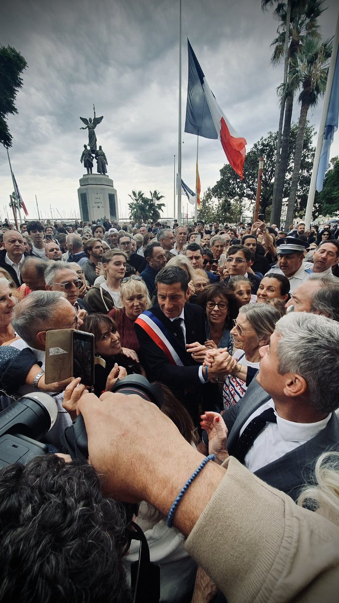 NameLikeAnother's tweet photo. La République. https://t.co/YXp9eaL309
