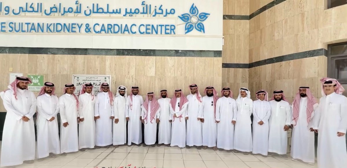AL_NISSEEN's tweet photo. تلبية للواجب الوطني والانساني والديني 
مشاركة ابناء قبيلة النسيين وعلى رأسهم الشيخ عبدالله بن احمد بن جرادان النسي في #حملة_ولي_العهد_للتبرع_بالدم 
#نجران_الآن https://t.co/V85gWmgHrh