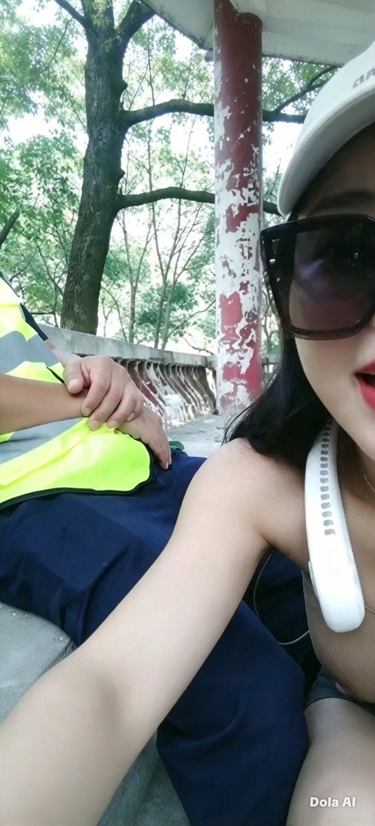 ChoonHee1k's tweet photo. 27 menit, Tante prank kang parkir

https://t.co/UxKMi0A9hJ https://t.co/EQhPyuKWjI