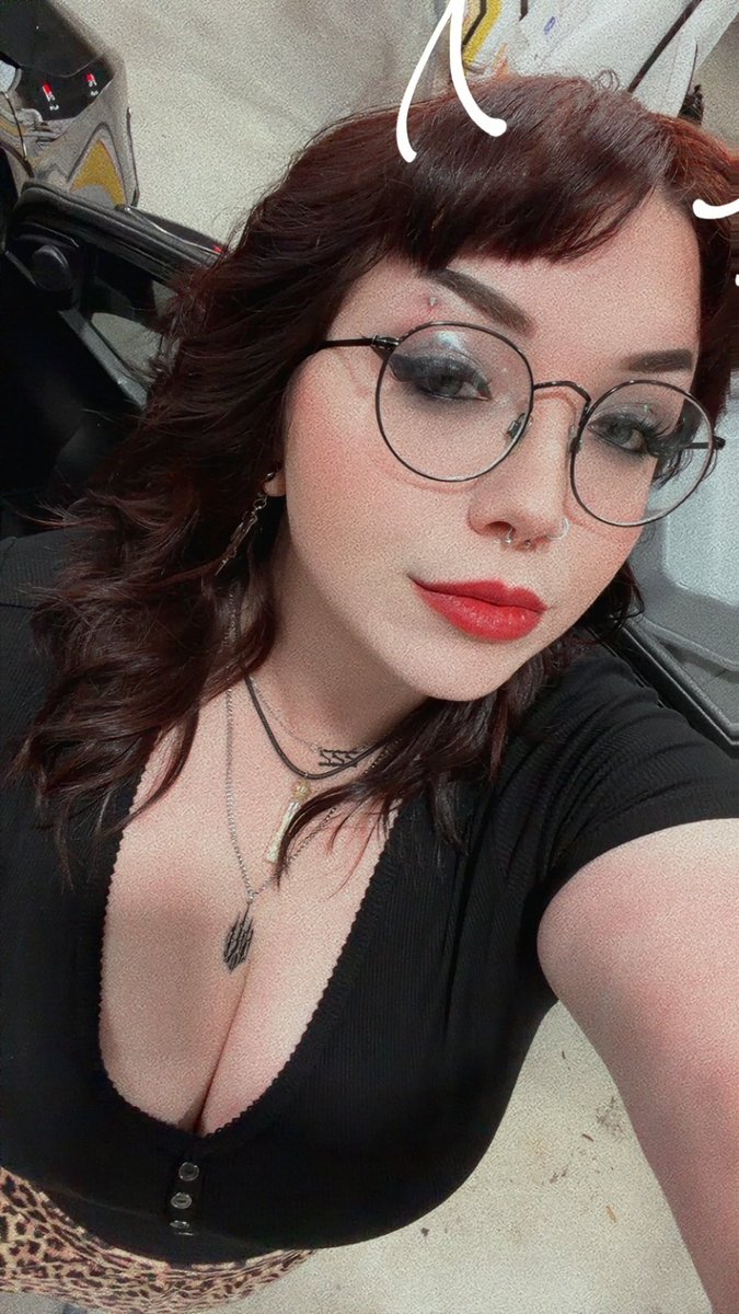 bbghoulyy's tweet photo. show me those pretty white jaws <3 https://t.co/fYLLMijK6h