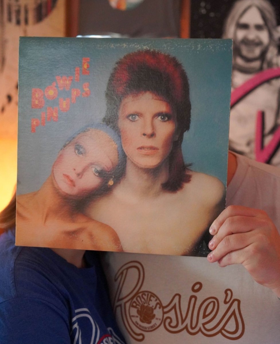 VinylHaggis's tweet photo. It's an anniversary spin this Monday with David Bowie's 'Pin Ups' which turns 53 today ⚡️🎶🎷✌️

Favorite tracks:
(1) See Emily Play 
(2) Rosalyn 
(3) I Wish You Would 

#vinylcollection #vinylcommunity #nowspinning #davidbowie #pinups https://t.co/7auPpxFqTB