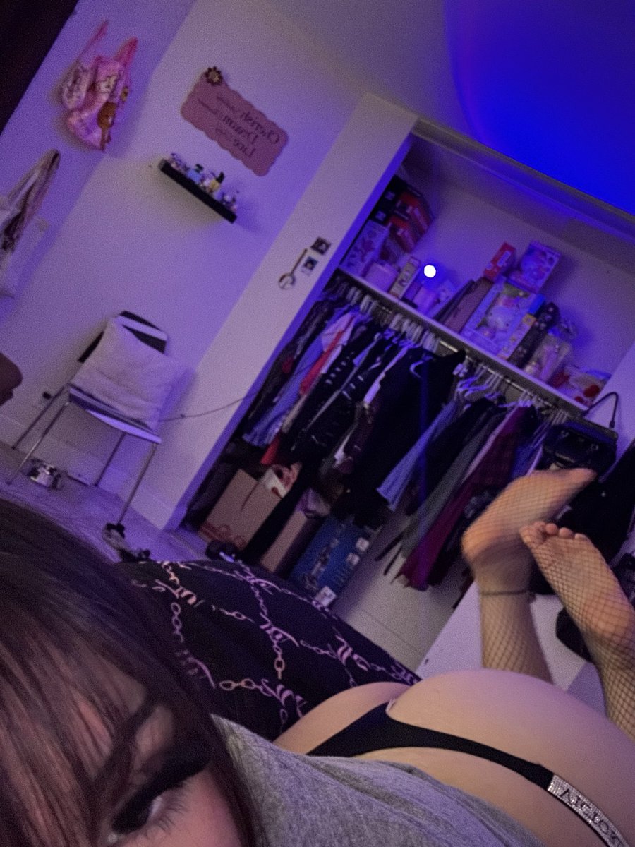 sexcspaceemama's tweet photo. sucking on my toes makes my pussy wet😏 #nsfw #wataa #booty #victoriasecret #toes #Onlyfans #210freaks #210satx #satx #Austin #dallas #ContentCreator #buyersonly #sellingvideos https://t.co/ZzNYEjWAU7