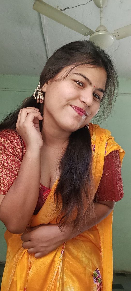 calminsaan23's tweet photo. figure 🤤 sema kattai ya iruka saree la 😍🫠  dm if ur cuck https://t.co/Qyf8FK0QzJ