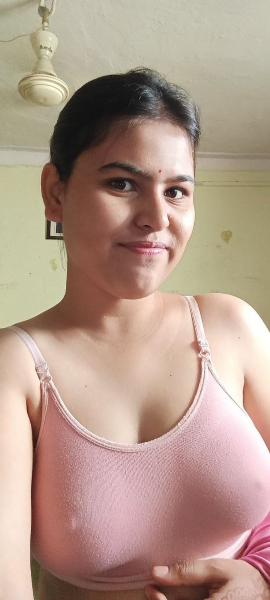 calminsaan23's tweet photo. figure 🤤 sema kattai ya iruka saree la 😍🫠  dm if ur cuck https://t.co/Qyf8FK0QzJ